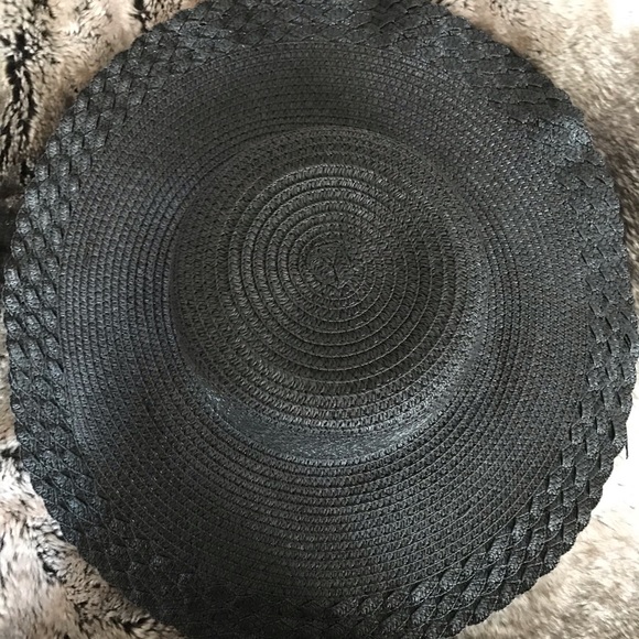 black sunhat - Picture 1 of 3